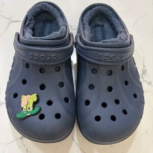 CROCS Kids Navy with fuzz inside & Frog jibbit size C13
